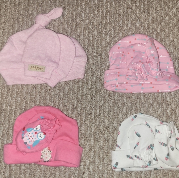 NWOT 4 baby hats with matching mittens - Picture 1 of 1